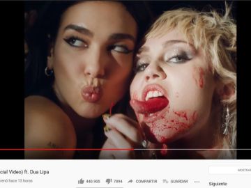 Fotograma del videoclip de 'Prisoner', la colaboración entre Miley Cyrus y Dua Lipa