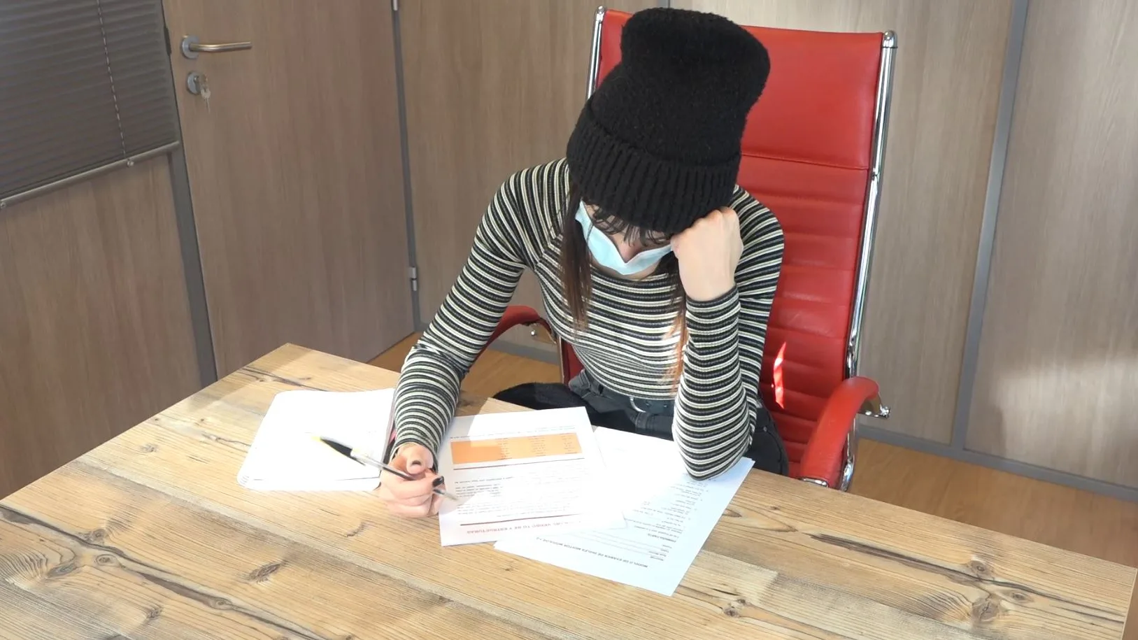 Chica estudiando