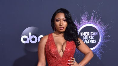 El extraño ¿vestido-mono? de Megan Thee Stallion que está causando furor en Internet: 