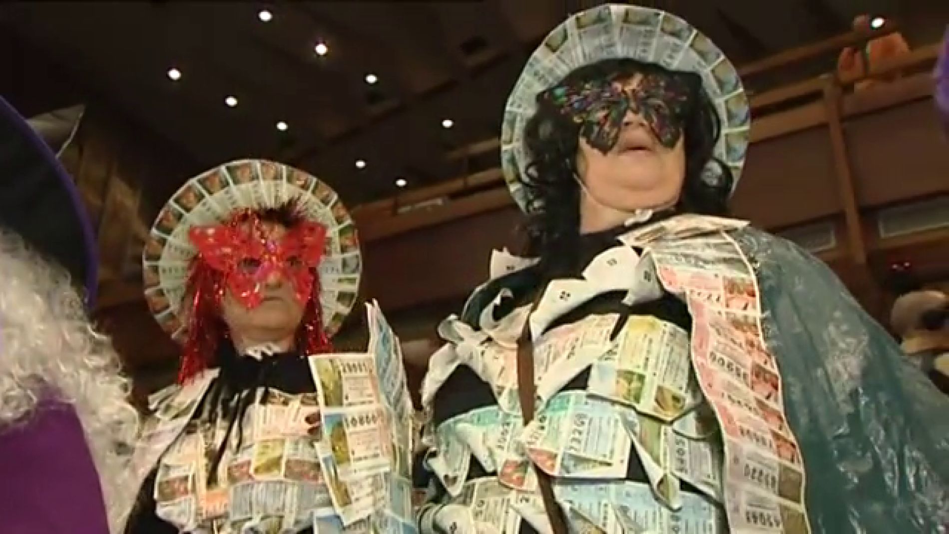 Loter&iacute;a de Navidad: los disfraces m&aacute;s locos de la historia del sorteo