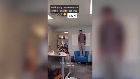 Un trabajador pasa dias asustando a su jefe y grabándolo en cámara Un trabajador pasa dias asustando a su jefe y grabándolo en cámara