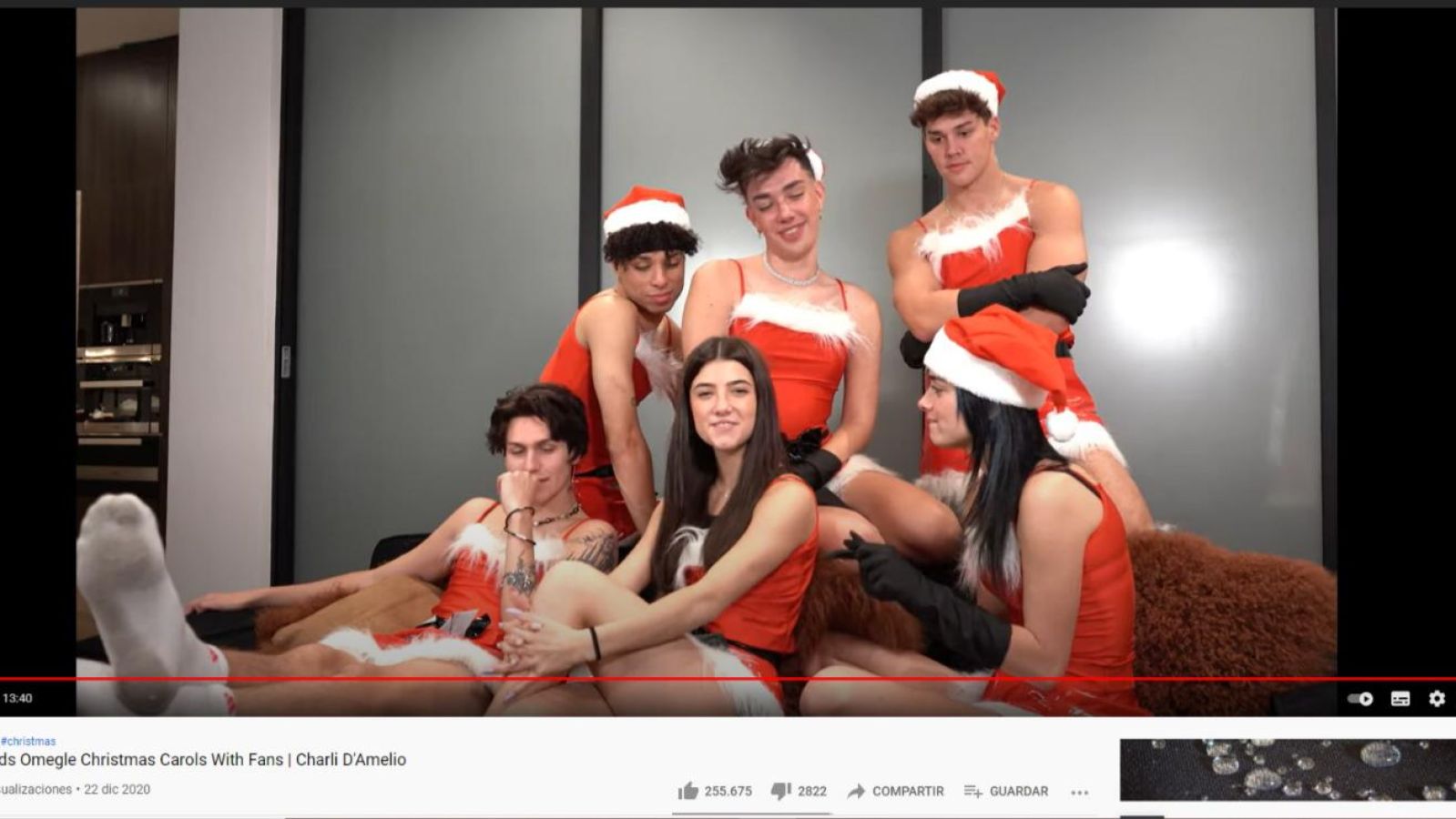 Charli D'Amelio sorprende a sus fans cantando villancicos para desearles felices fiestas