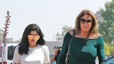 Kylie Jenner recibe críticas por llamar ‘papá’ a Caitlyn Jenner