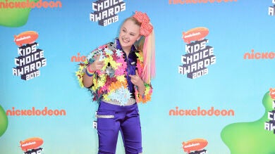 JoJo Siwa presenta públicamente a su novia para celebrar su primer mes saliendo juntas 