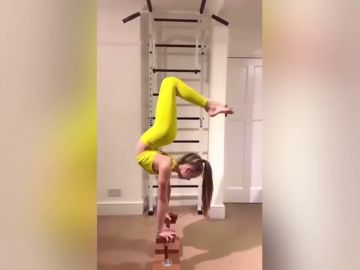 VÍDEO: Una niña contorsionista se vuelve viral al doblar sus piernas y cuerpo de formas imposibles