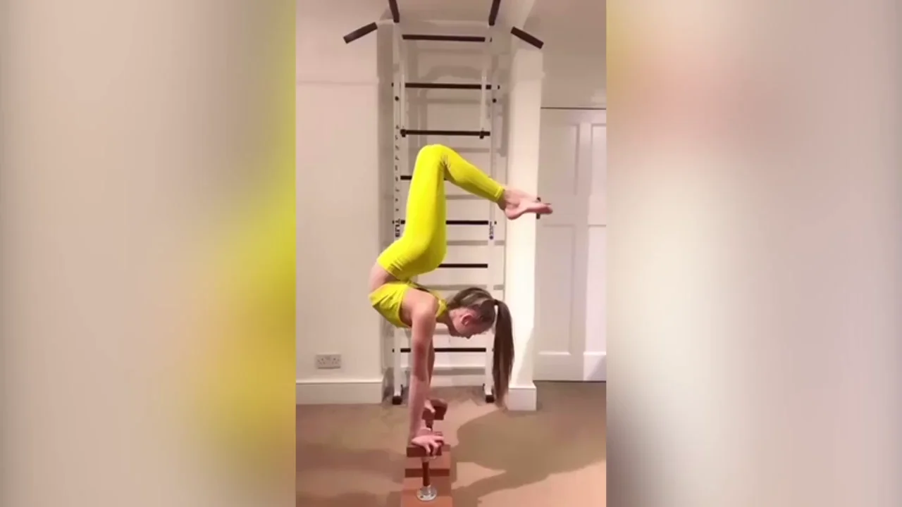 VÍDEO: Una niña contorsionista se vuelve viral al doblar sus piernas y cuerpo de formas imposibles