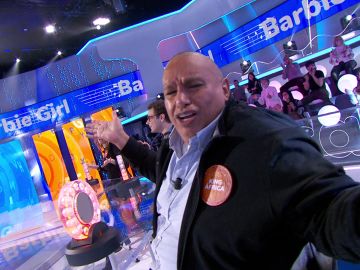King &Aacute;frica se convierte en una &lsquo;Barbie girl&rsquo; en &lsquo;La Pista&rsquo;