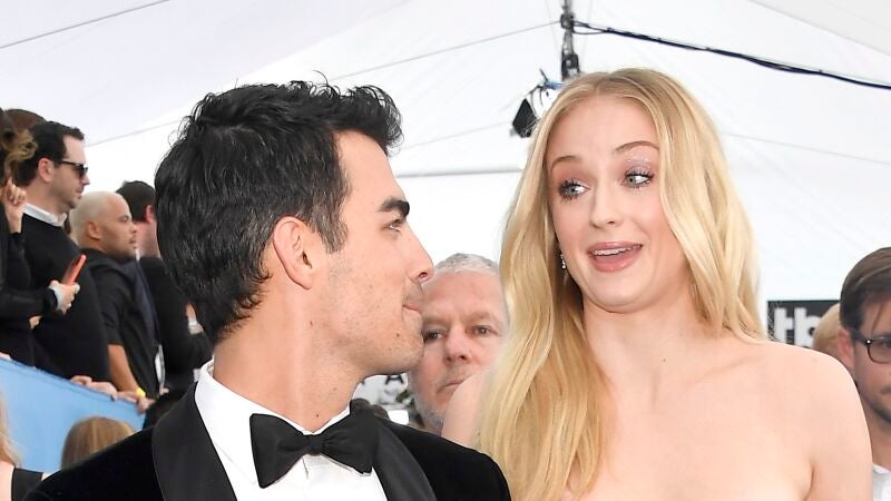 Sophie Turner reacciona a 'Mr. Perfectly Fine', la nueva canción de Taylor Swift 