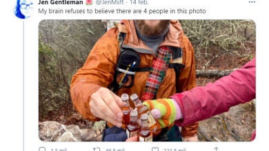¿Cuántas manos hay en esta foto?: La ilusión óptica que está confundiendo a todos