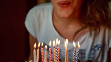 Le pide a su madre que le haga una tarta y el divertido resultado acumula 200.000 'me gusta'