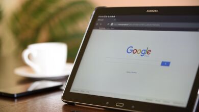 Una 'tiktoker' muestra cómo averiguar toda la información que Google sabe de ti