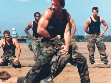 Chuck Norris, en una imagen promocional de Delta Force 2