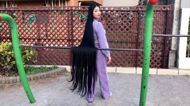 Rapunzel japonesa se vuelve viral por su cabello de casi dos metros de largo