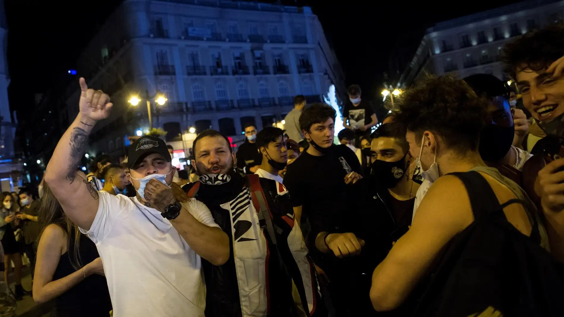 Ambiente en la Puerta del Sol de Madrid tras el fin del estado de alarma