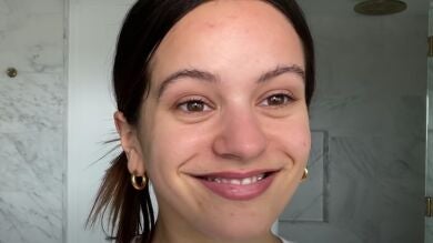 Rosalía -sin maquillar- comparte sus secretos de belleza en YouTube