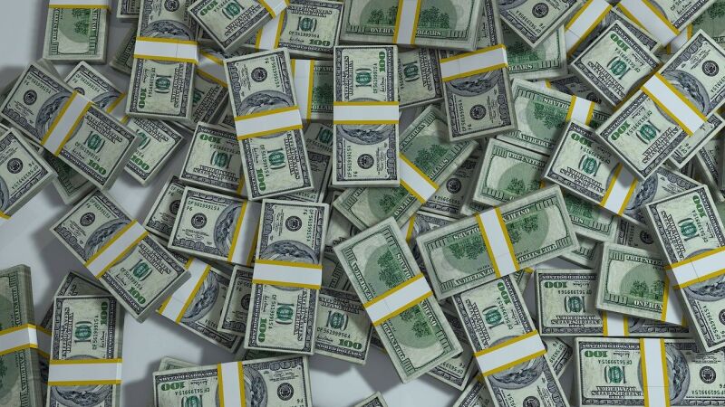 Una mujer se levanta tras una fiesta y tiene 49 mil millones de dólares de deuda