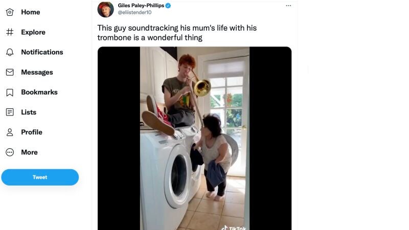 El joven tiktoker que pone banda sonora a su madre con su trombón