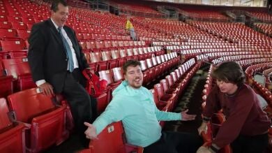MrBeast alquila un estadio de fútbol para jugar al escondite