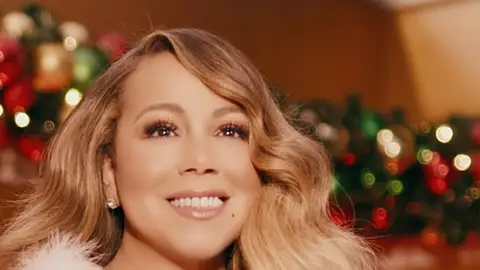 Mariah Carey en All I Want For Christmas Is You Mariah Carey en All I Want For Christmas Is You