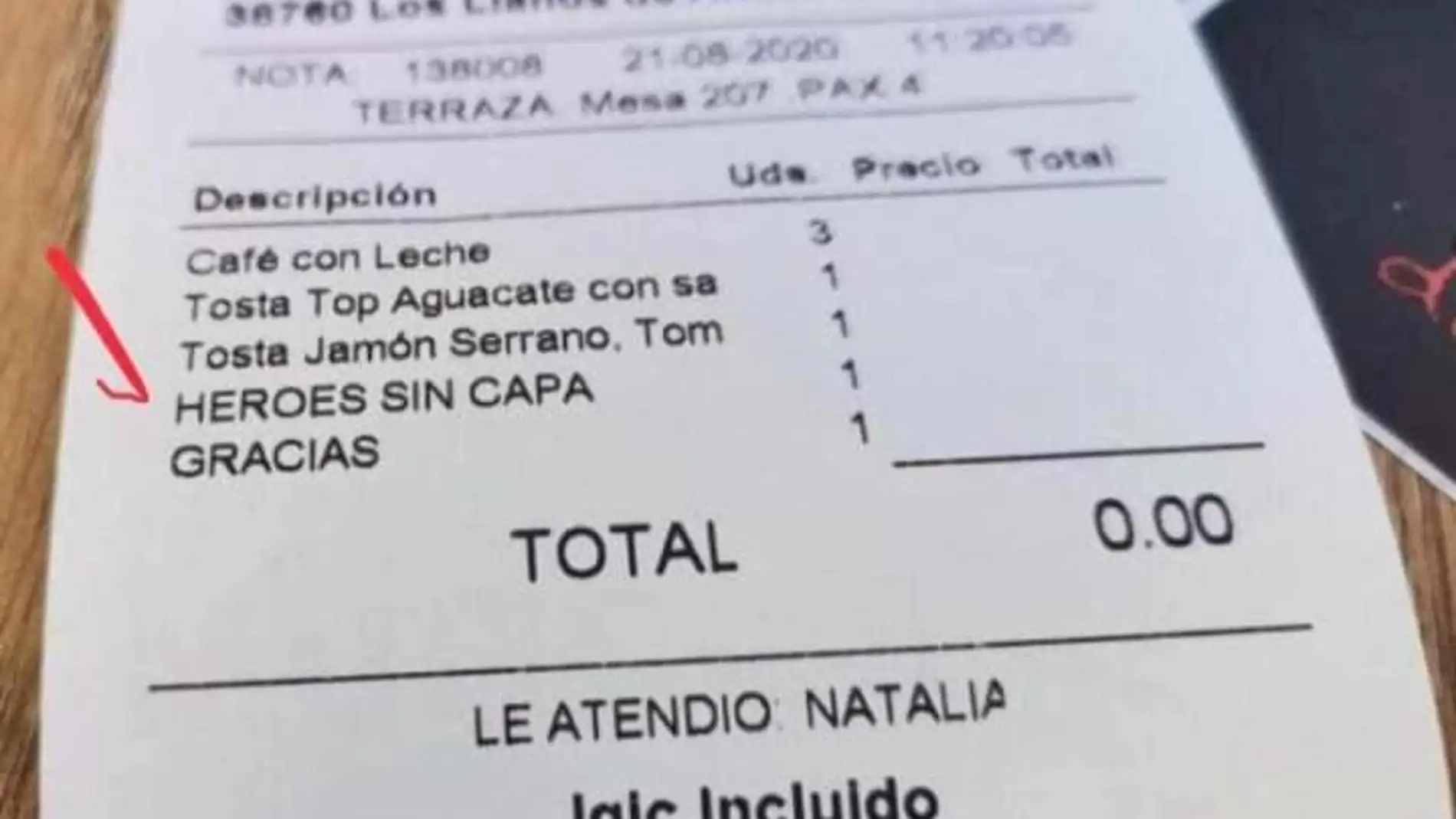 Se hace viral la cuenta de esta cafetería por su importe y el mensaje que contiene