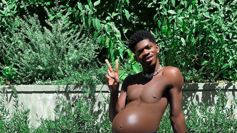 El rapero Lil Nas presume de 'embarazo'