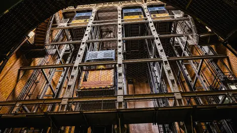 Encuentran un esqueleto humano en un ascensor que llevaba más de dos décadas averiado Encuentran un esqueleto humano en un ascensor que llevaba más de dos décadas averiado