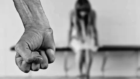 Víctima de violencia de género Víctima de violencia de género
