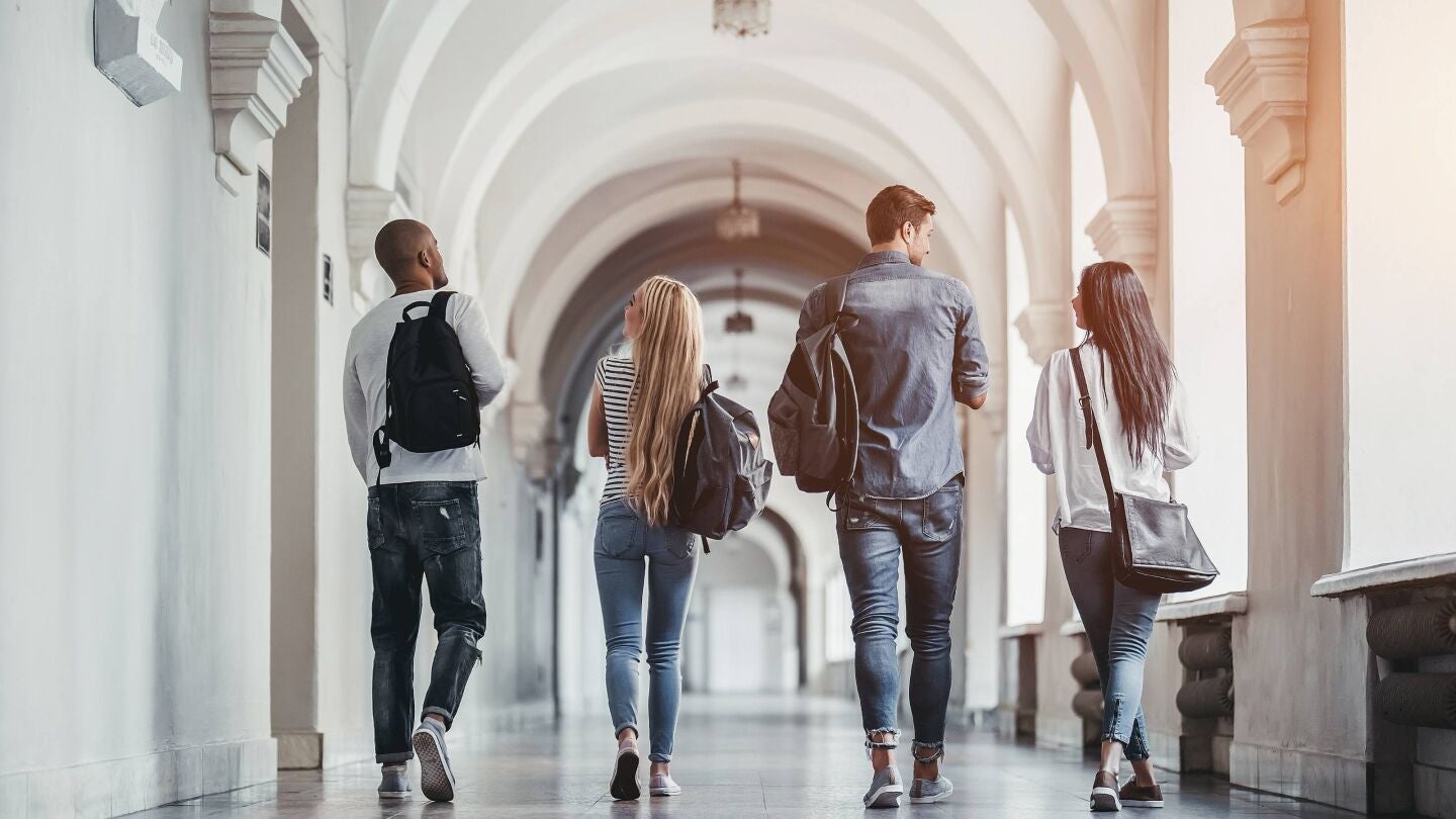 Estudiantes universitarios.