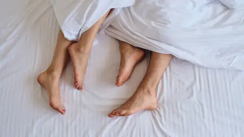 Pareja en la cama Pareja en la cama