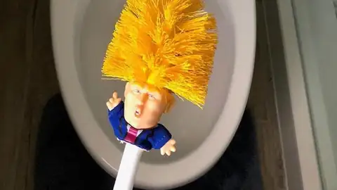 Escobilla de baño de Donald Trump Escobilla de baño de Donald Trump