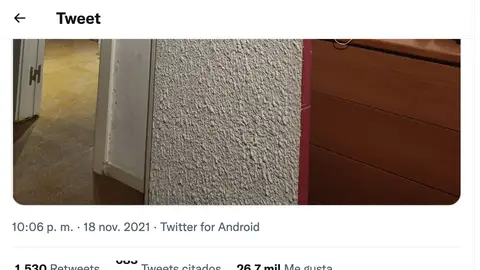Enseña la puerta de una habitación y se vuelve viral en Twitter por un detalle muy español Enseña la puerta de una habitación y se vuelve viral en Twitter por un detalle muy español