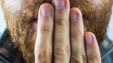 Un hombre bate el récord del mundo al eructo más ruidoso diez años después