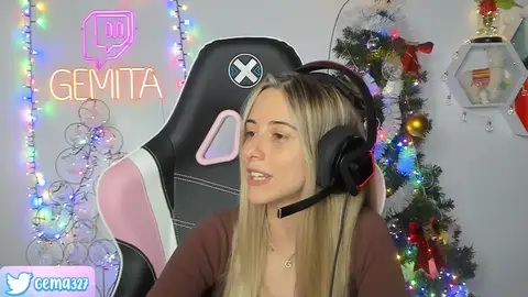 Gemita durante uno de sus streams. Gemita durante uno de sus streams.