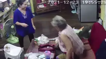 Una abuela se lleva el susto de su vida cuando un lagarto pasa por encima de ella