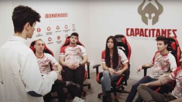 Una clase en Capacitanes Village