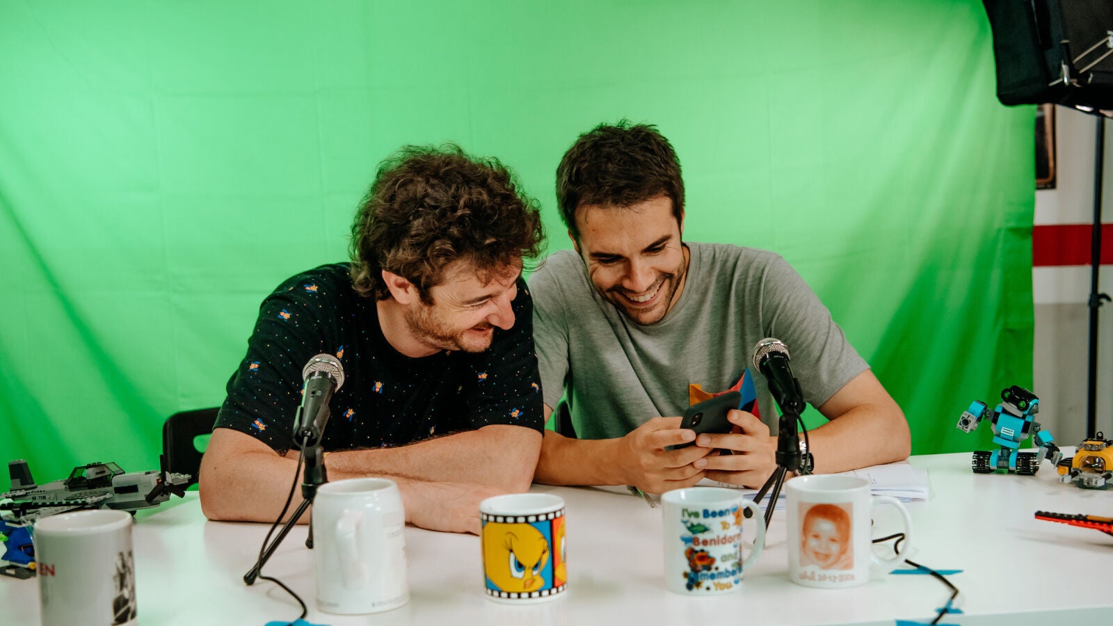 Álvaro Carmona se emociona con la profesora que utilizó 'Gente hablando' como ejercicio de clase: 