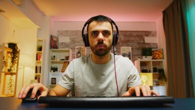 ¿Dejar los estudios para ser streamer? Axozer reabre el dilema