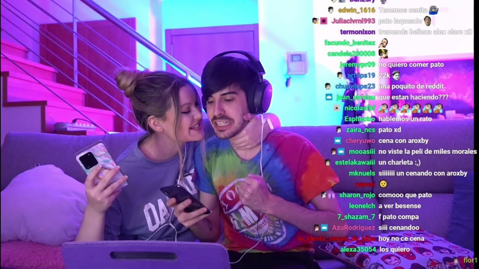 El beso en directo de Alexby y Aroyitt provoca una oleada de comentarios sobre su forma de gestionar su contenido