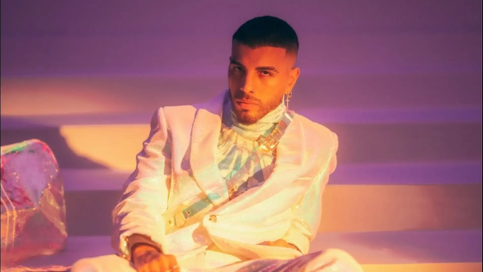 Rauw Alejandro en el videoclip de su nueva canción, 'Museo'.