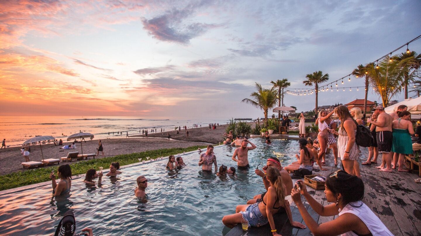 Piscina junto a una playa