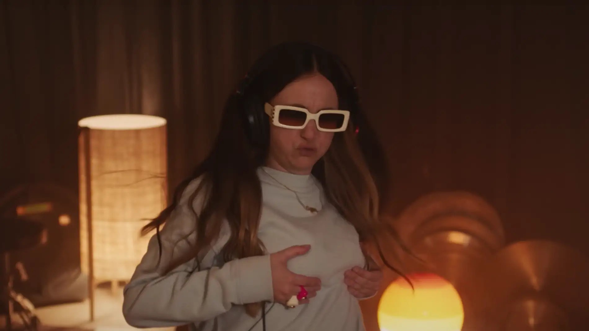 Rigoberta, en un momento del videoclip de 'Ay Mamá'