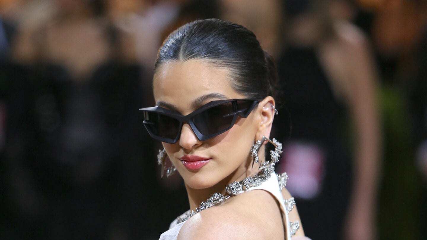 Rosal&iacute;a, deslumbrante en la MET Gala