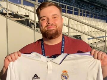 Ibai con su camiseta del Real Madrid
