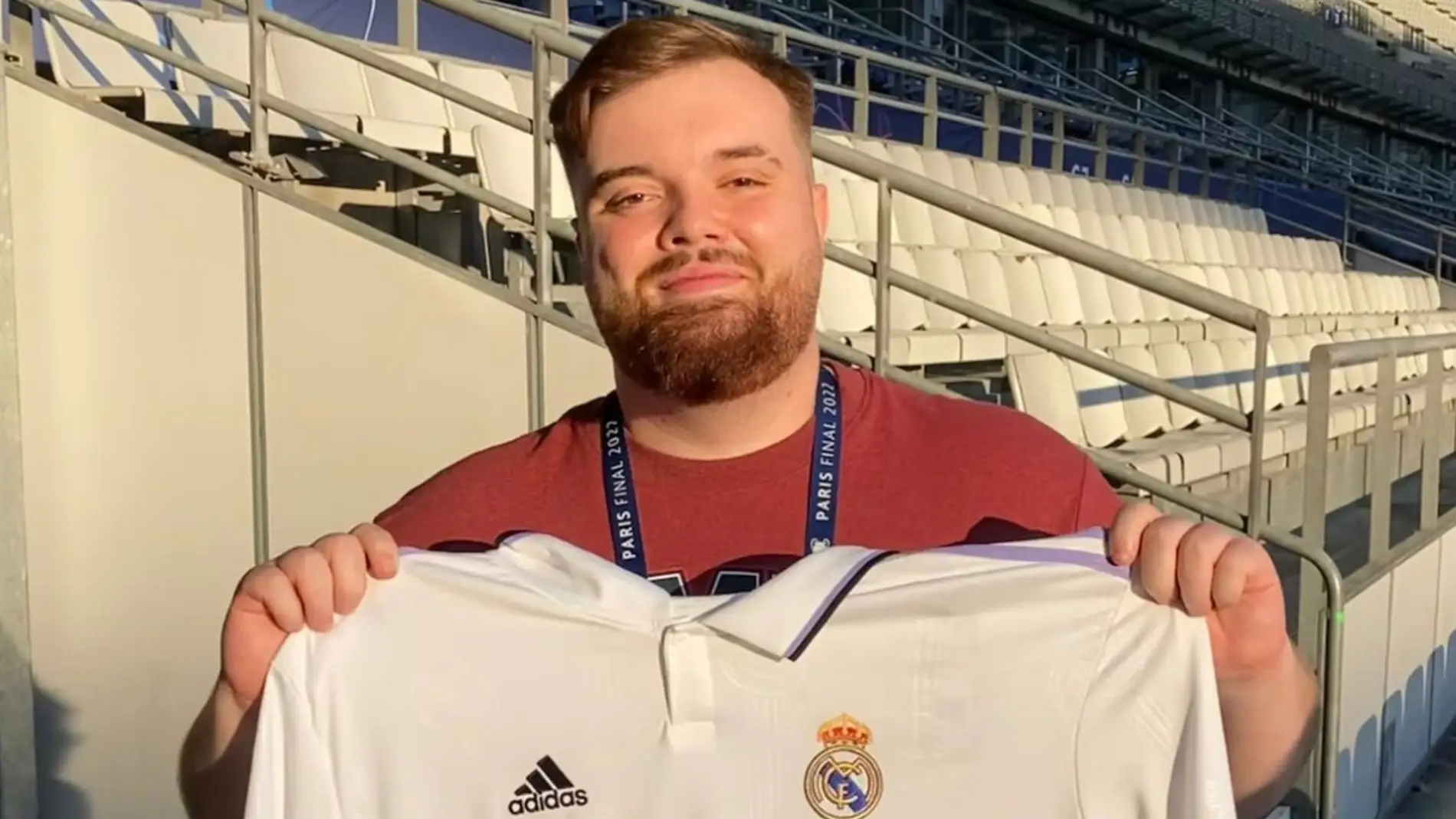 Ibai con su camiseta del Real Madrid