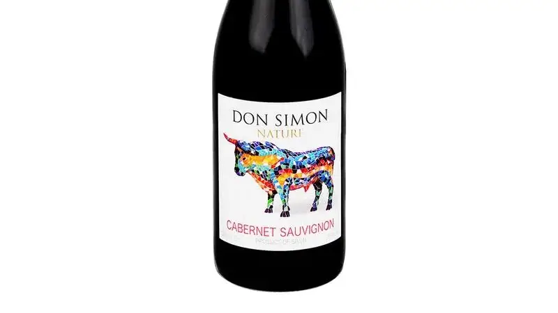 La gente alucina por lo que cuesta una botella de Don Simón en Suecia