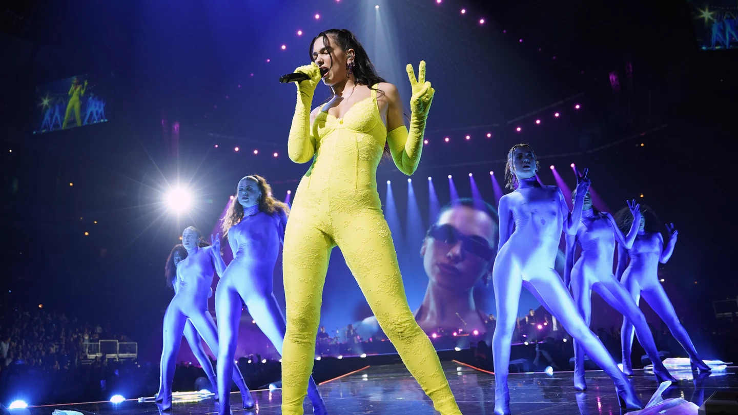 Dua Lipa en concierto. Dua Lipa en concierto.