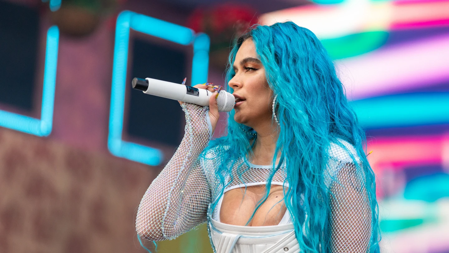 Karol G en Coachella, pero ese color es cosa del pasado Karol G en Coachella, pero ese color es cosa del pasado
