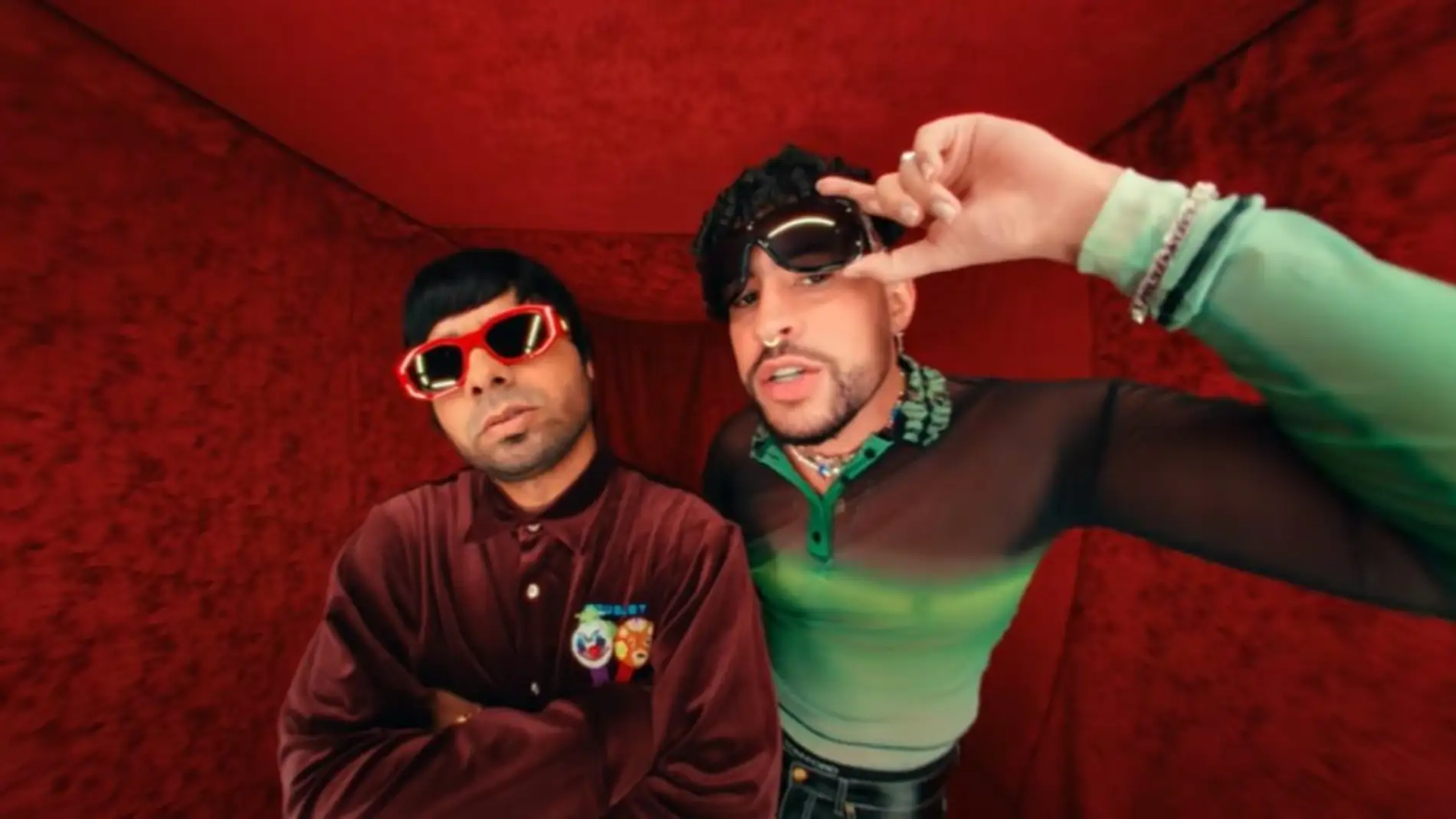 Bad Bunny y Chencho en 'Me Porto Bonito'.