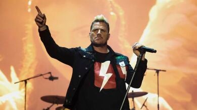 Dani Martín triunfa en el Rio Babel escudado por Ginebras y Carolina Durante