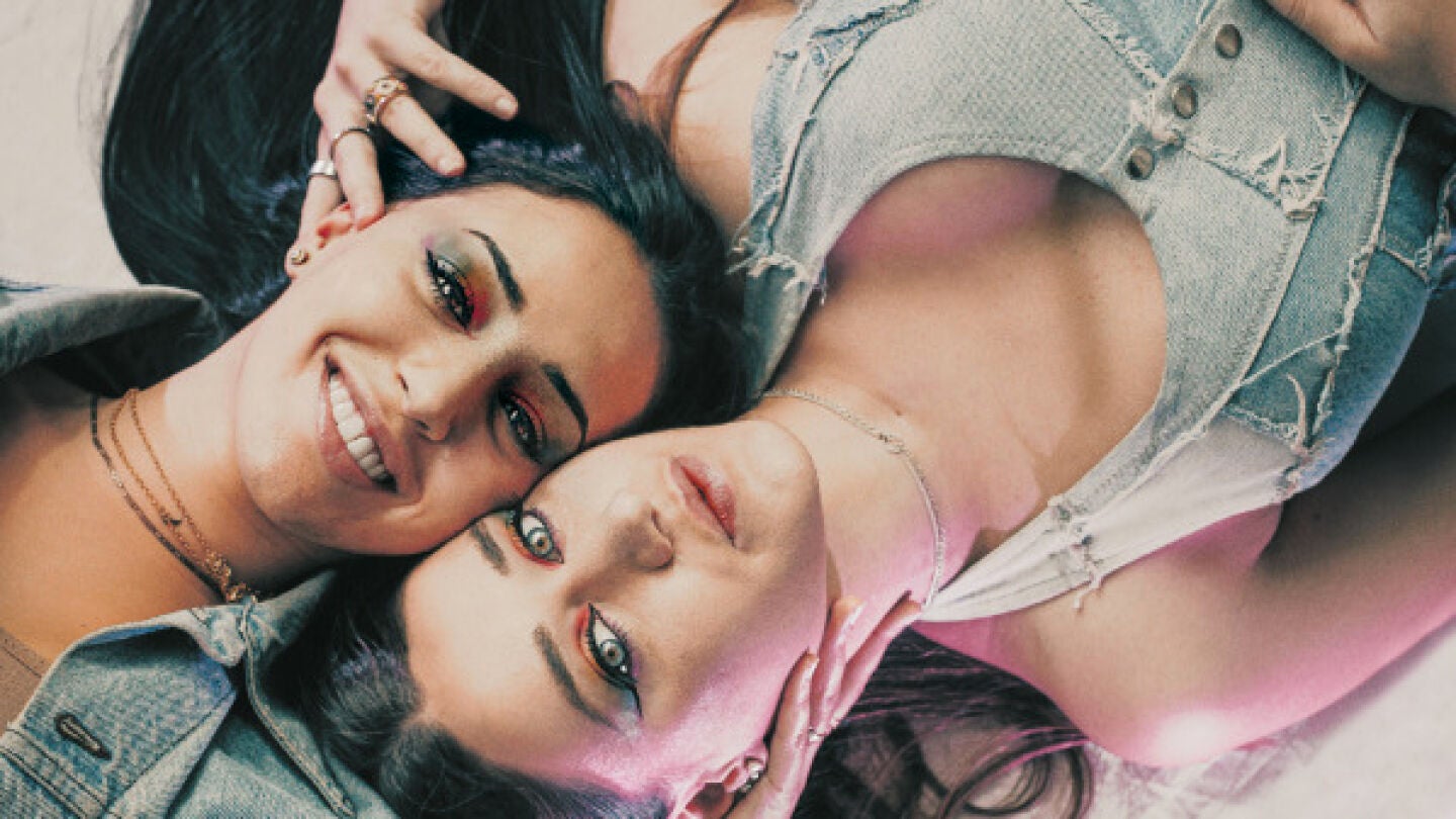 Noelia y Carla, en la foto de su libro "Vive tu Verdad"